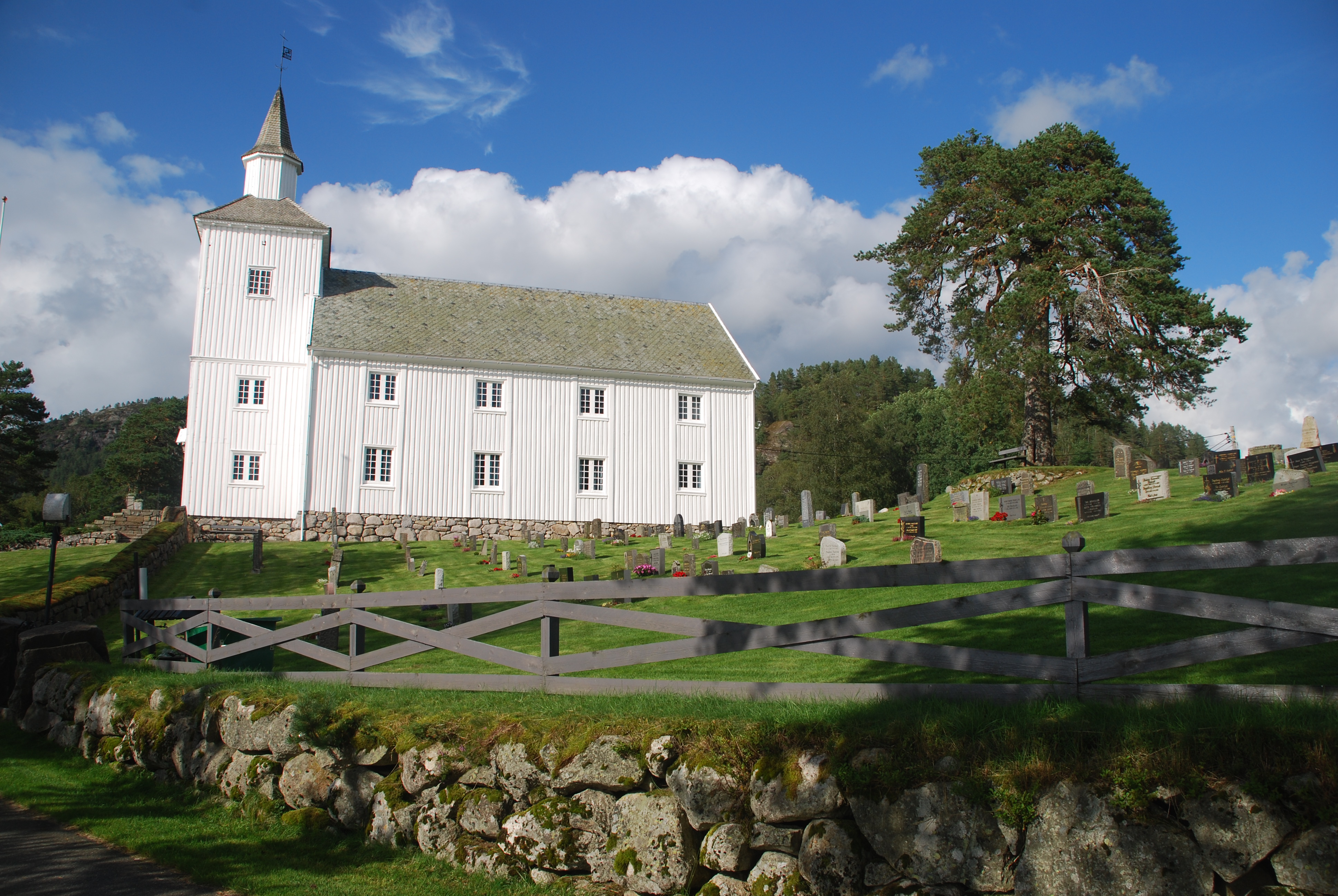 Fjotland kyrkje